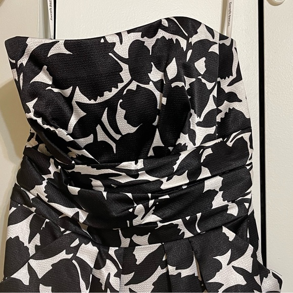 Dress worn for a wedding.  Has pockets and cummerbund. - Picture 4 of 5